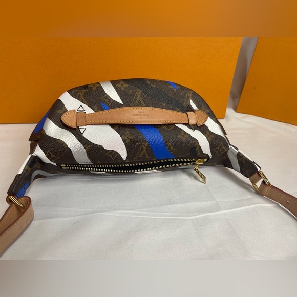 Louis Vuitton Bumbag - Picture 2 of 7